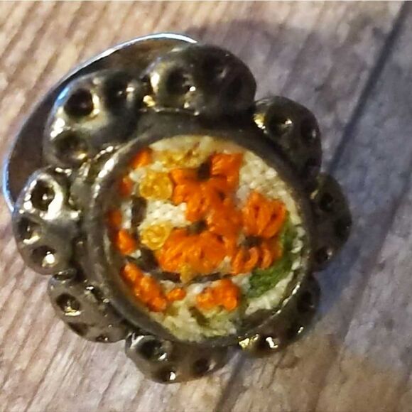 Vintage needle point brooch and matching ring - Picture 8 of 10